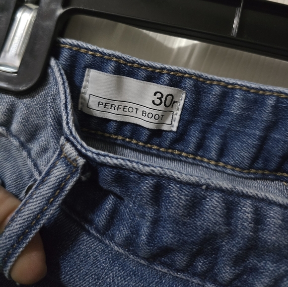 GAP Perfect Bootcut Mid-Rise Jeans, Light Wash, Relaxed Fit, Size 30R, EUC! - Picture 4 of 11
